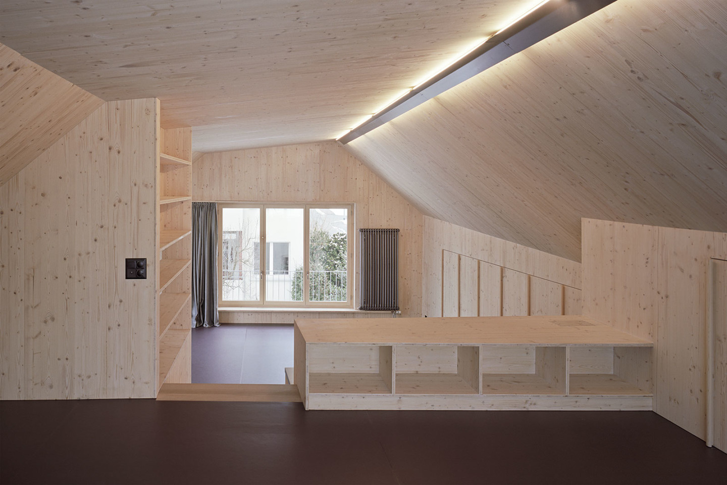 Das Graue Haus | EDELAAR MOSAYEBI INDERBITZIN